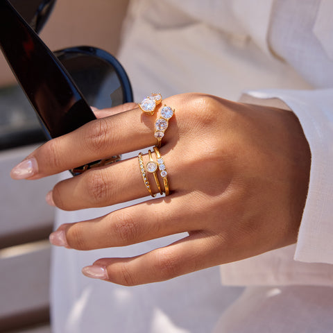 Gold Bezel Heart Curve Ring