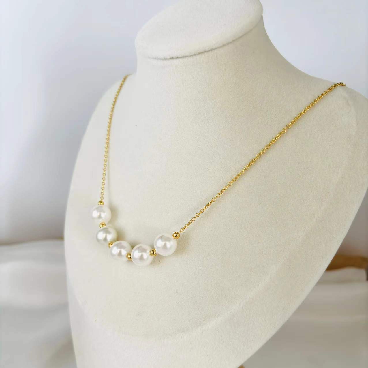 Elegant Freshwater Pearl Choker Necklace