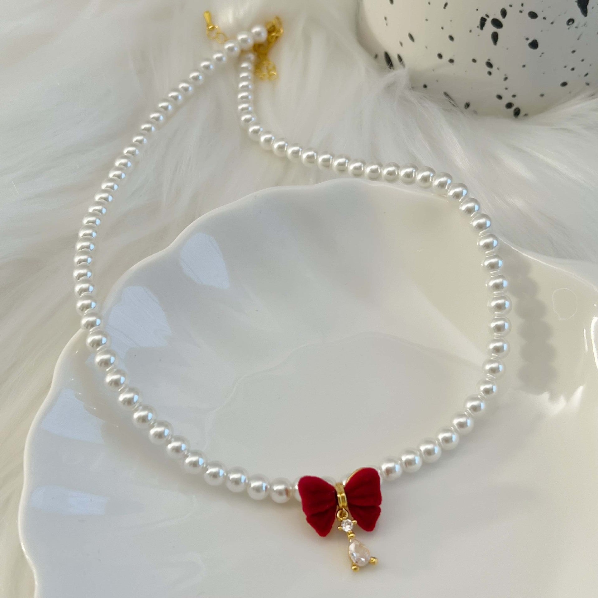 Red Bow Pearl Beaded Choker Necklace 