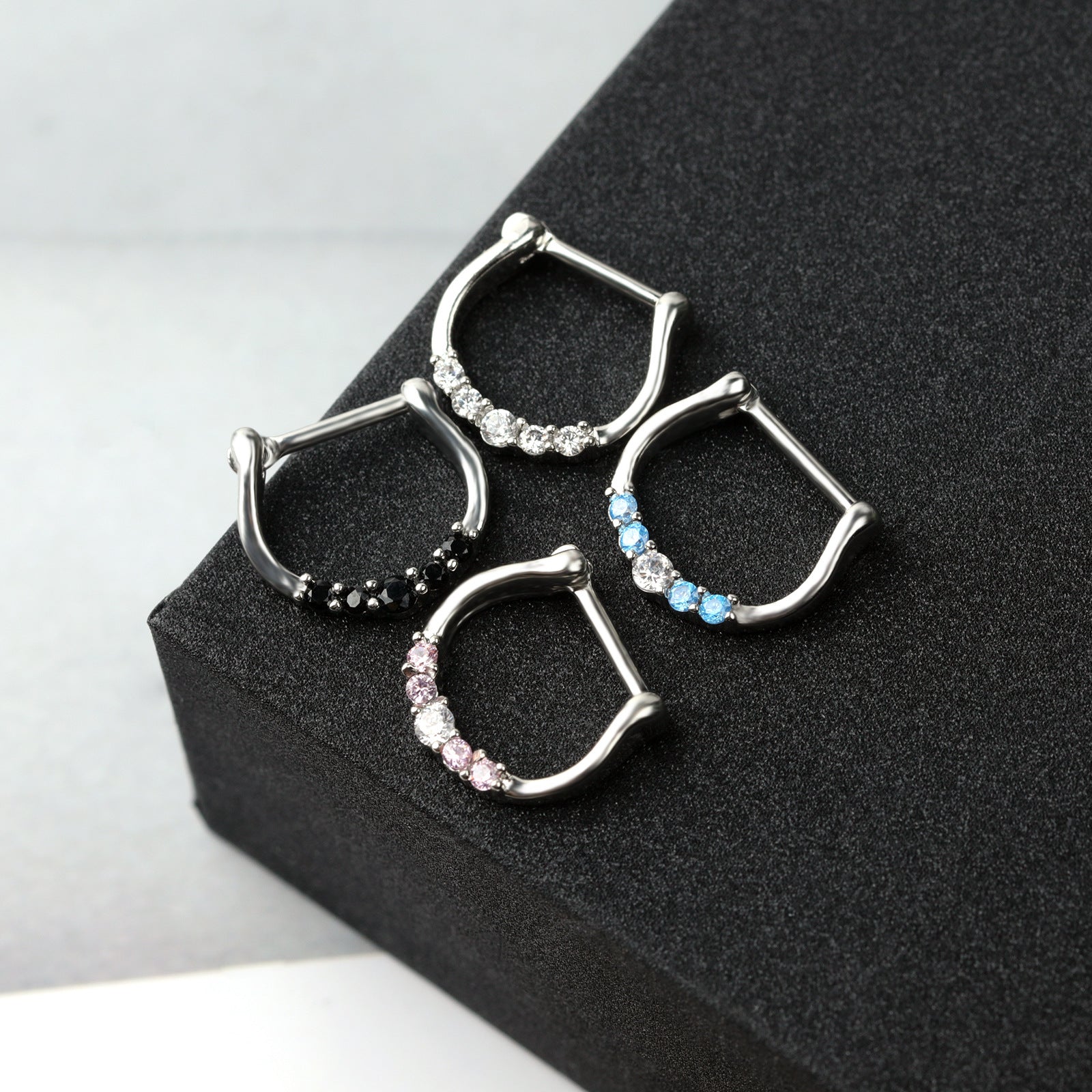 18G Hypoallergenic 5 Stones Pave CZ Septum Clicker