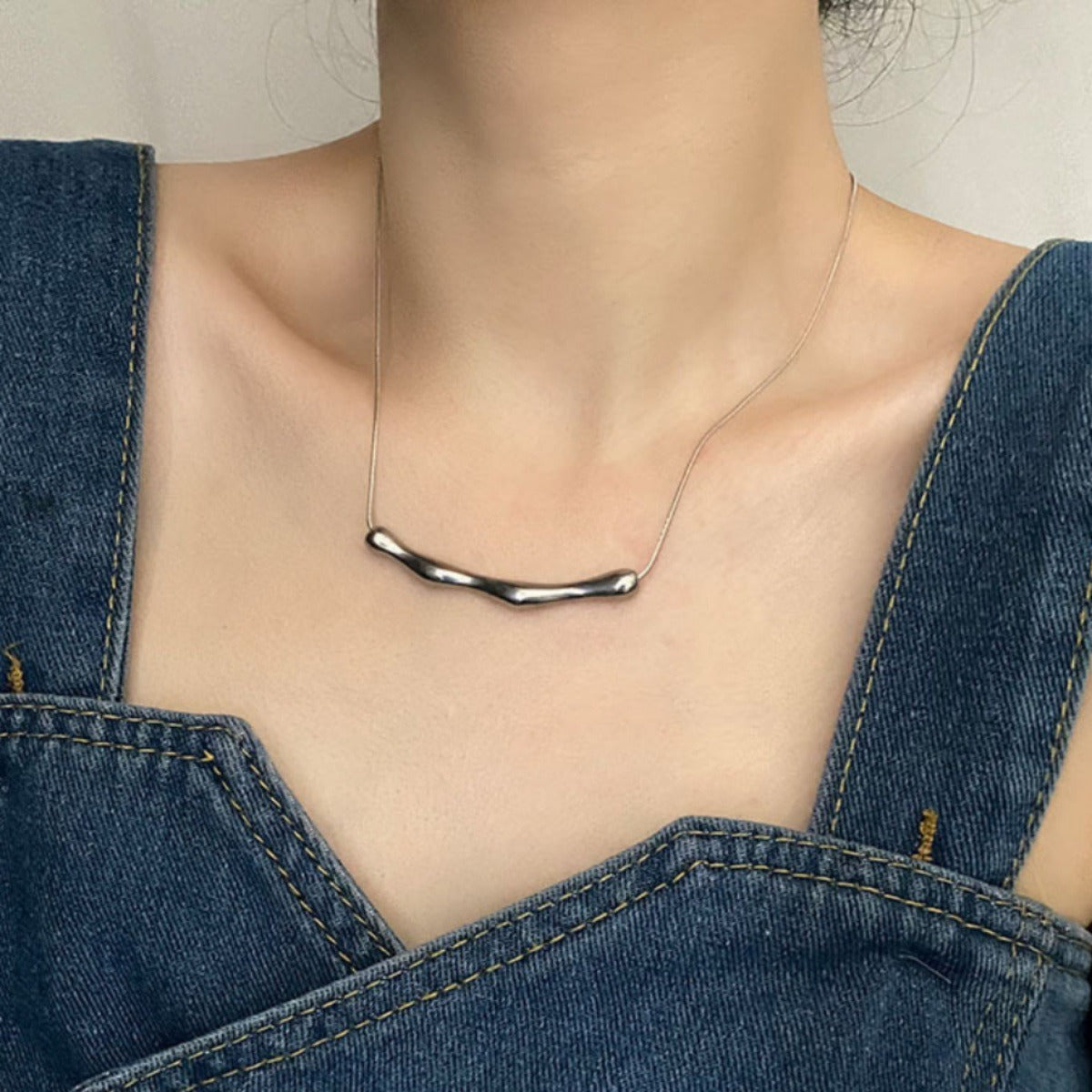 Irregular Curved Bar Versatile Herringbone Chain Necklace