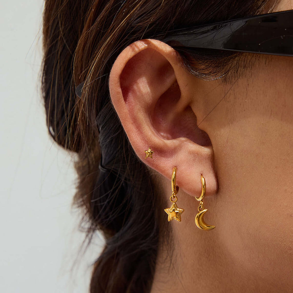 Vacation Conch Shell Mini Crab Studs