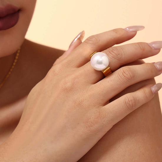Exaggerate Pearl Gold Thumb Statement Ring