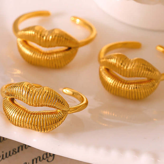 Quirky Kissing Lip Ring Stackable