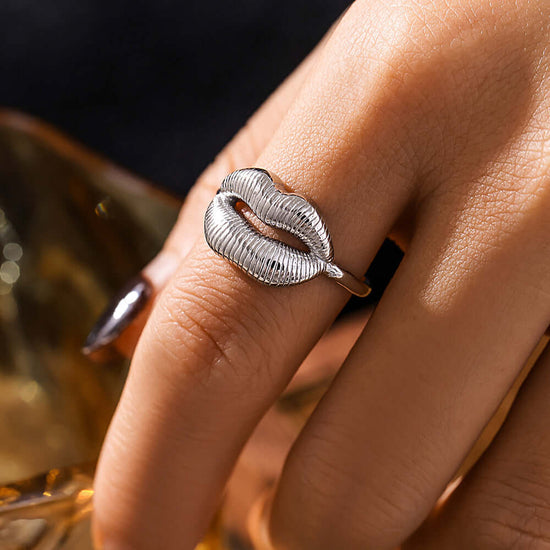 Quirky Kissing Lip Ring Stackable