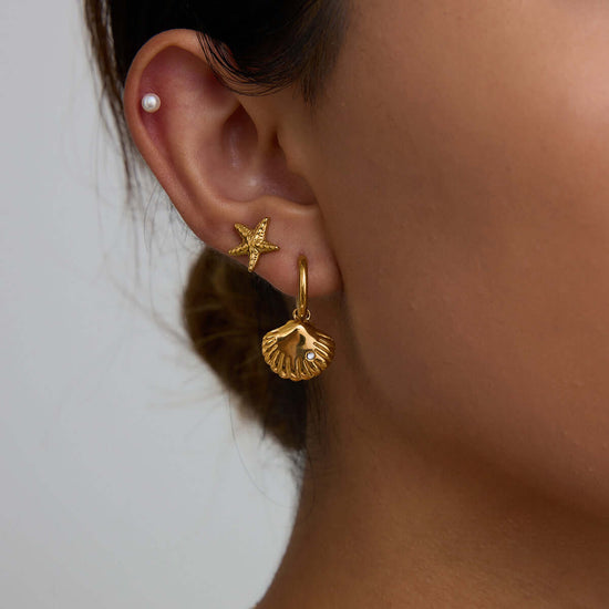 Vacation Conch Shell Mini Crab Studs