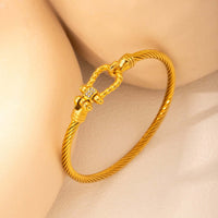 Minimal Triple Claw Ring