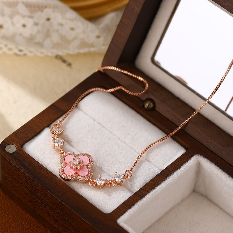 Conch Shell Clover Necklace