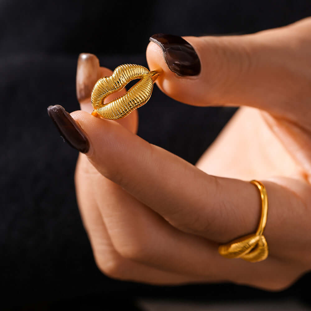 Quirky Kissing Lip Ring Stackable