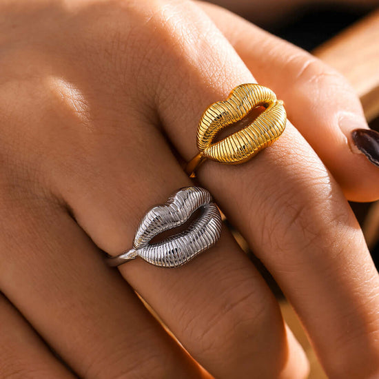 Quirky Kissing Lip Ring Stackable
