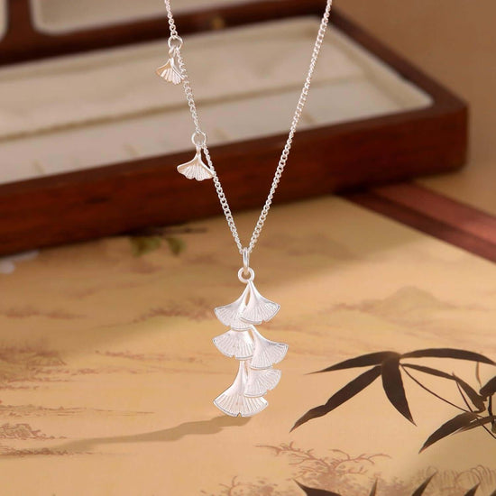 Luxury Ginkgo Leaf Sideway Chain Necklace