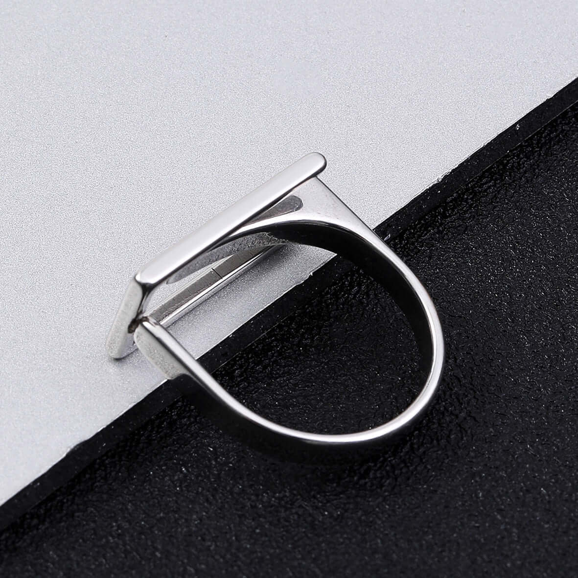 Korean Style E Shaped Open Maze Ring