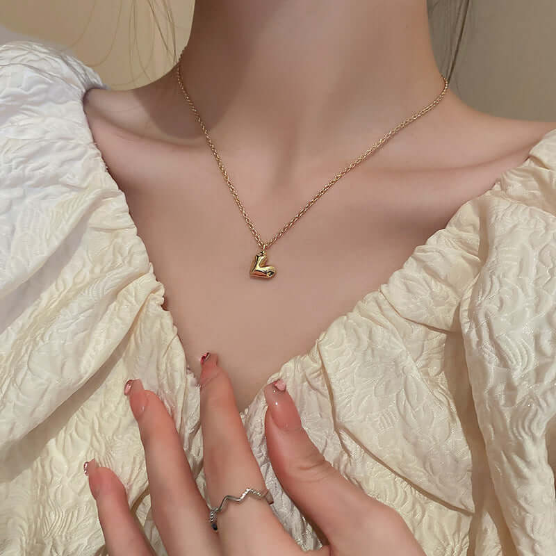 Simple Gold Heart Pendant Necklace 