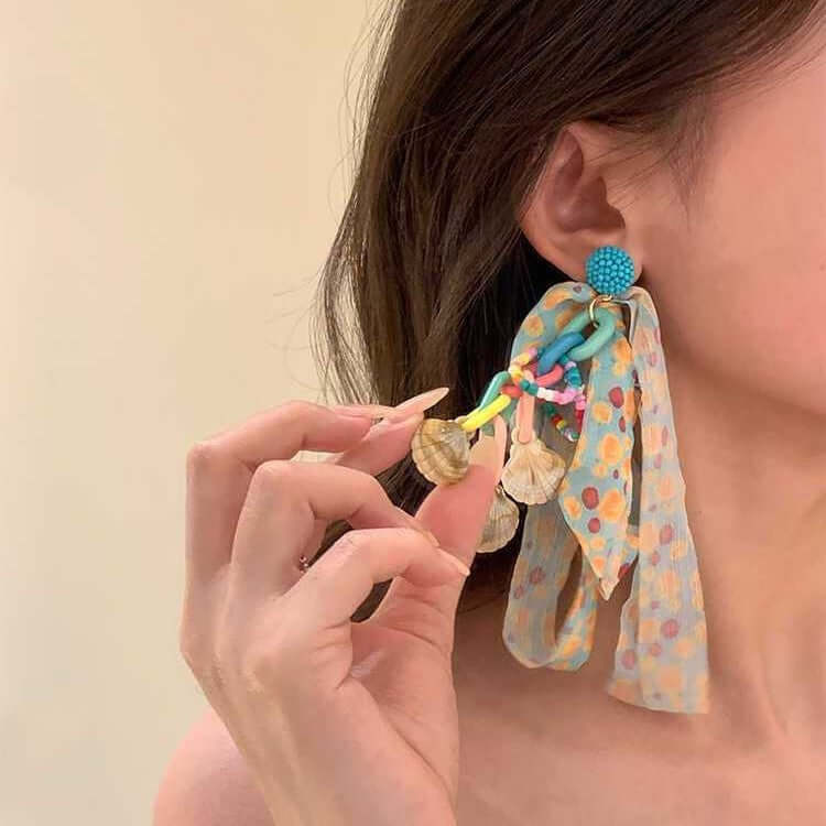 Dopamine Ribbon Shell Chandelier Earrings