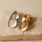 Metallic Oil Drip Daisy Stud Earrings