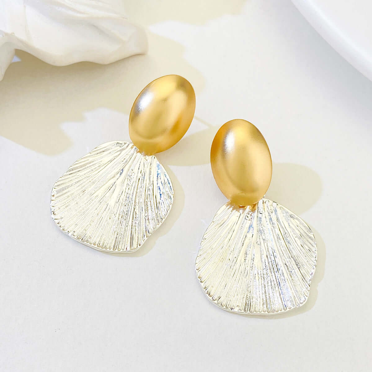 Textured Two Tone Abstract Fan-Shaped Shell Drop Earrings 