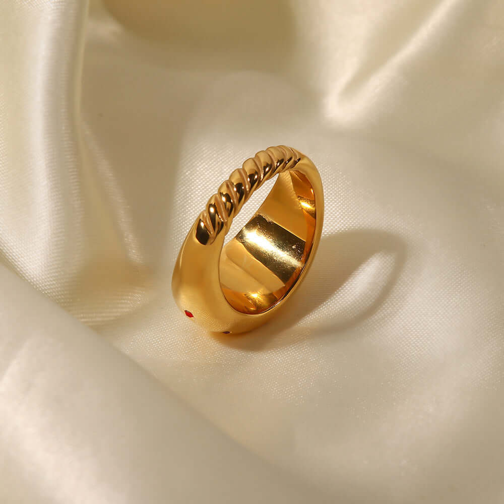 18K Gold Star Dome Ring, Gold Twist Ring, Star Ring, Thick Ring