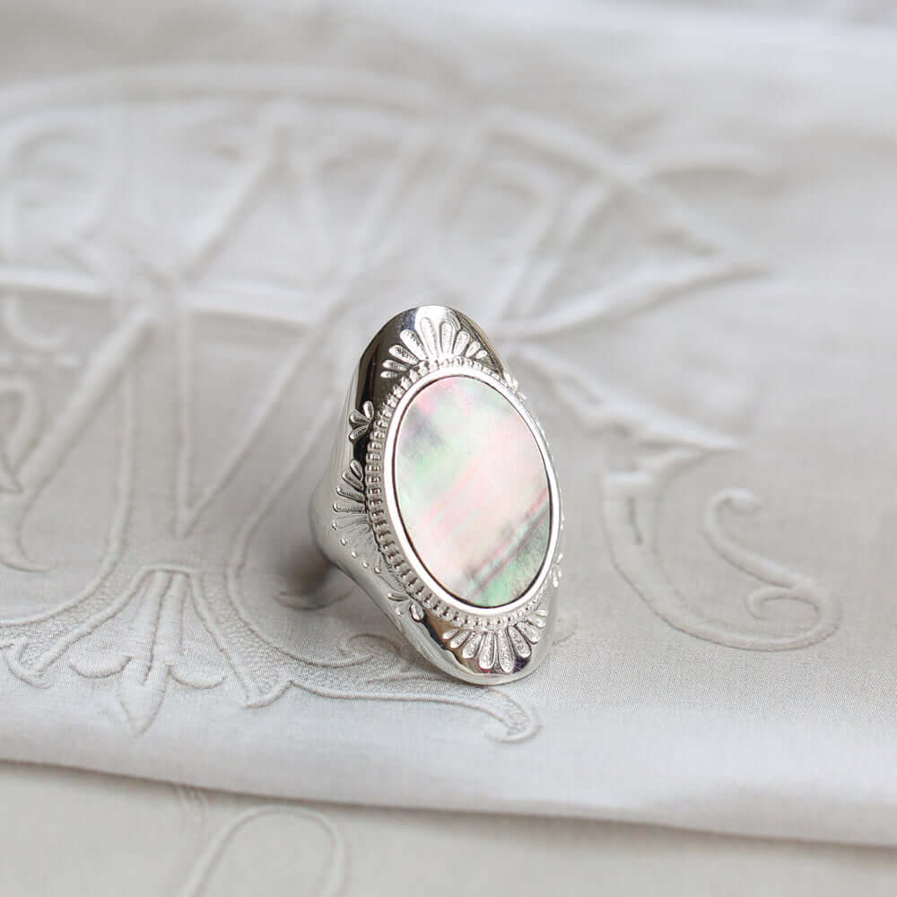 Retro Paua Abalone Shell Black Mother of Pearl Avon Ring