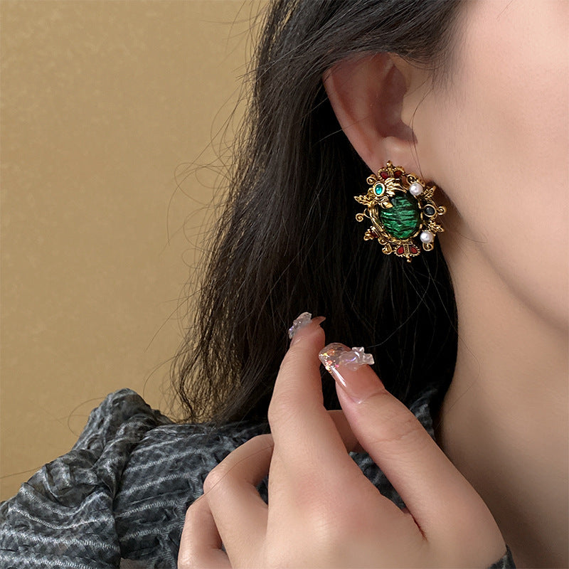 Vintage_Crown_Pearl_Earrings