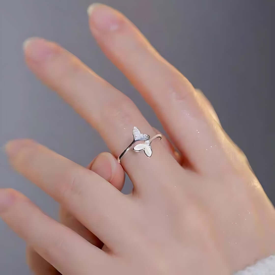 White Gold Cute Whale Tail Split Ring