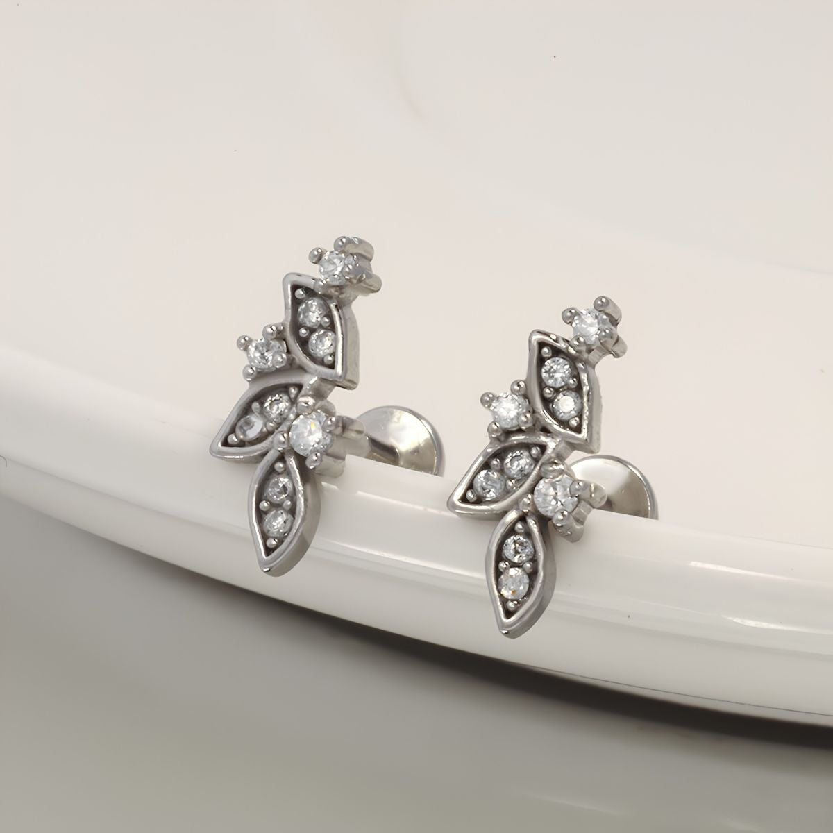 Vintage Floral Internal Thread Flat Back Tragus Stud