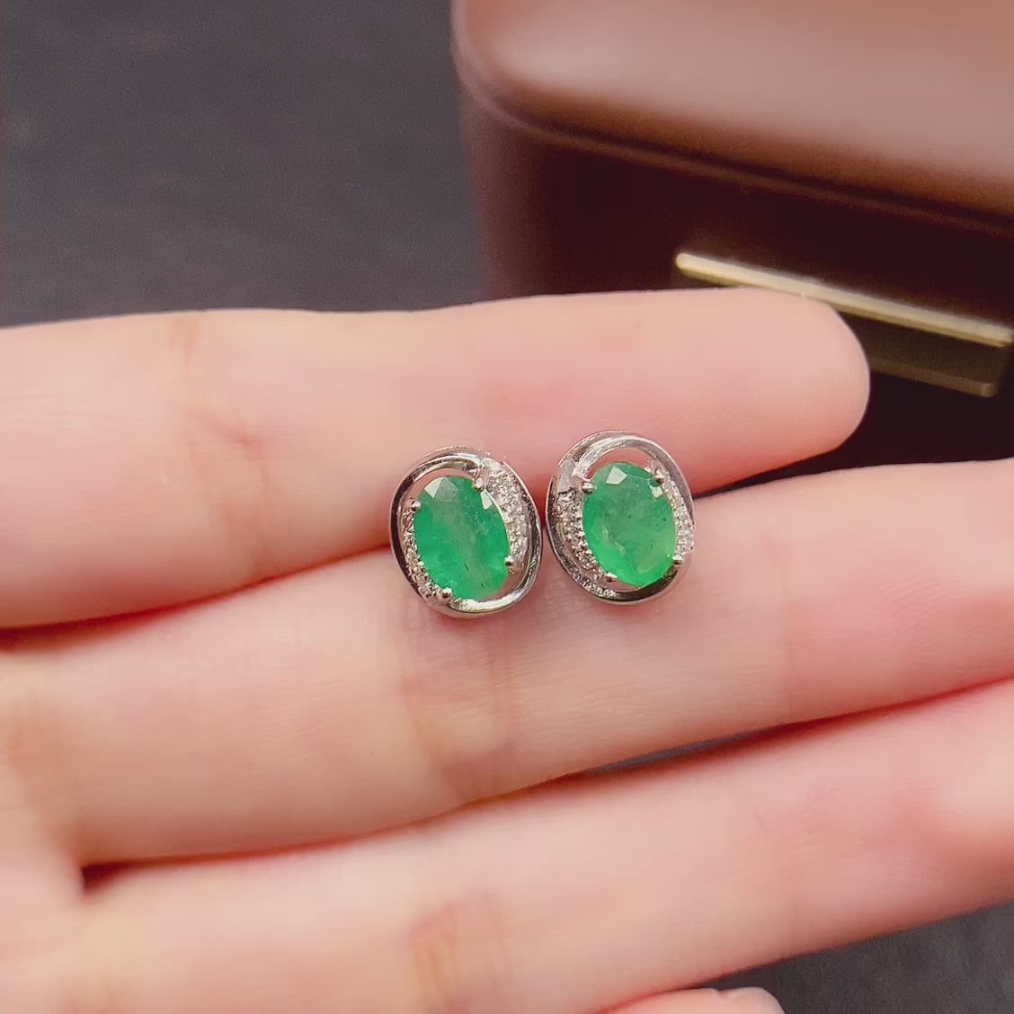 Simple Emerald Gemstone Earring