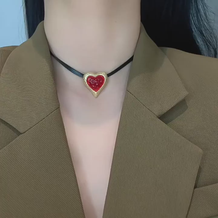 Retro Red Heart Pendant Suede Choker Necklace | HN2523