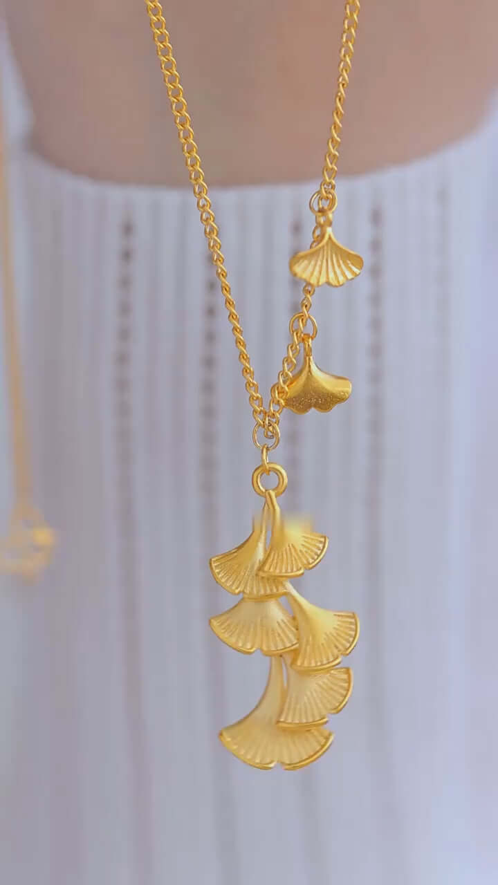 Luxury Ginkgo Leaf Sideway Chain Necklace