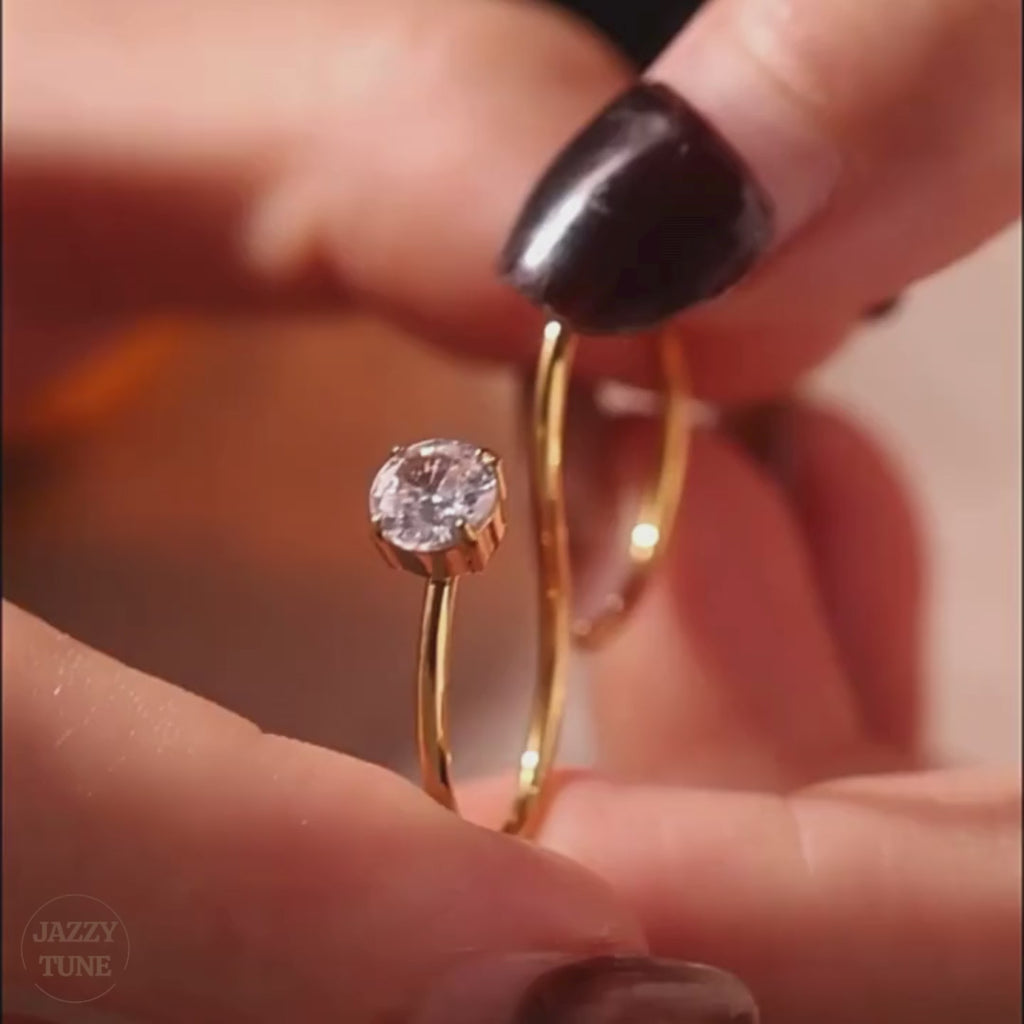 Solitaire Two Fingers Spiral Ring